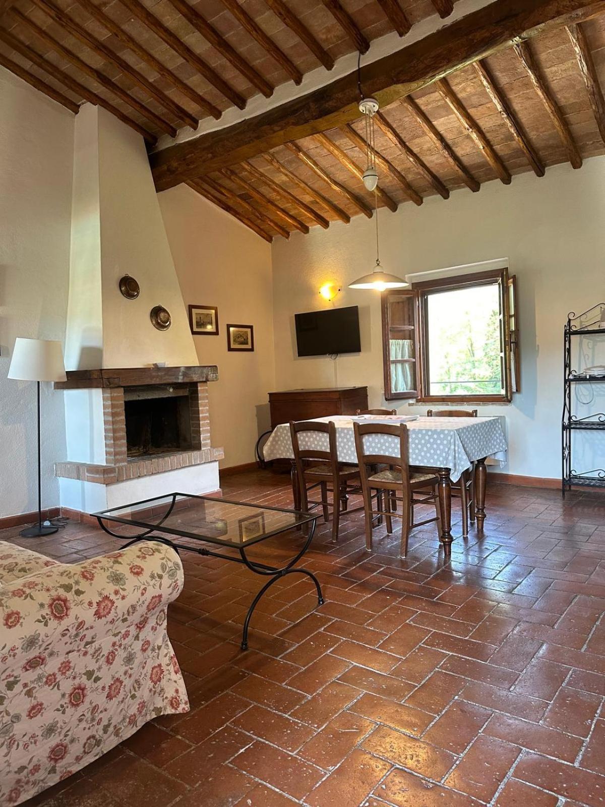 Agriturismo La Peschiera Casole d'Elsa Exterior photo